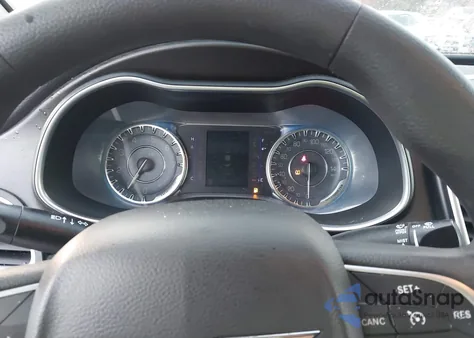 2016 Chrysler 200 Limited z USA, uszkodzony, nr VIN 1C3CCCAB8GN101584